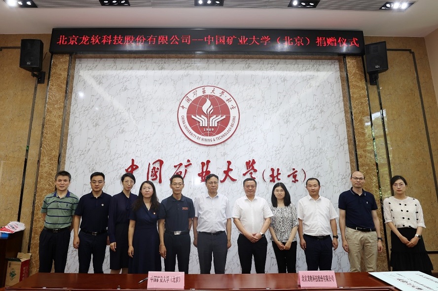 双方合影.jpg 双方合影.jpg